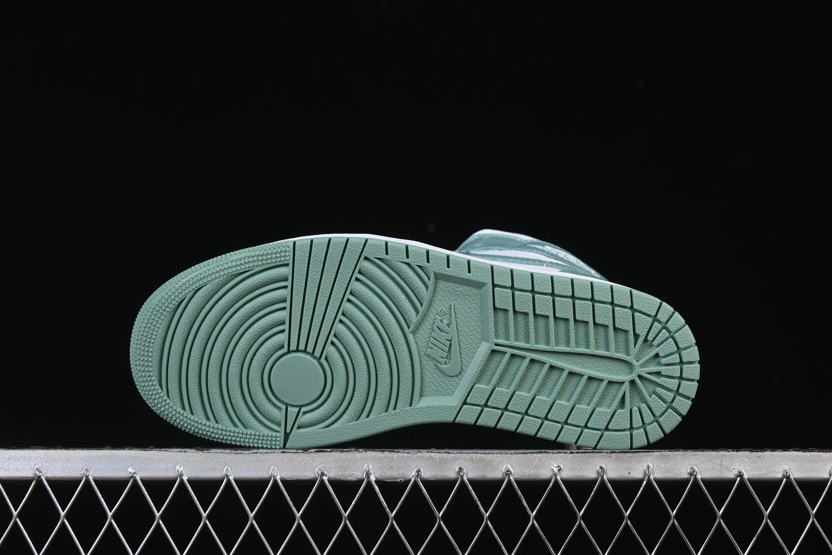 All categories Air Jordan Jordan series basketball shoes Air Jordan 1 Mid G version pure original Air Jordan 1 Mid "Jade Smoke" AJ1 Joe 1 smoke gray jade BQ6472-138